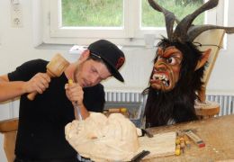 krampusmaske-schnitzen-kurs-41.jpg