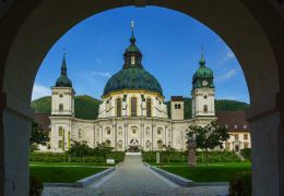 monastery-6718282_1280.jpg