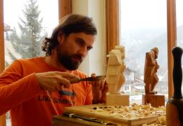 krippenfiguren-schnitzen-01.jpg